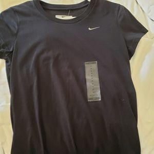 Nike workout shirt.. new w/tags.. size med